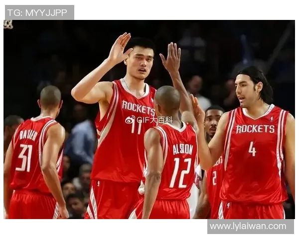 姚明与篮网的对决回顾：辉煌瞬间与激烈较量的篮球传奇