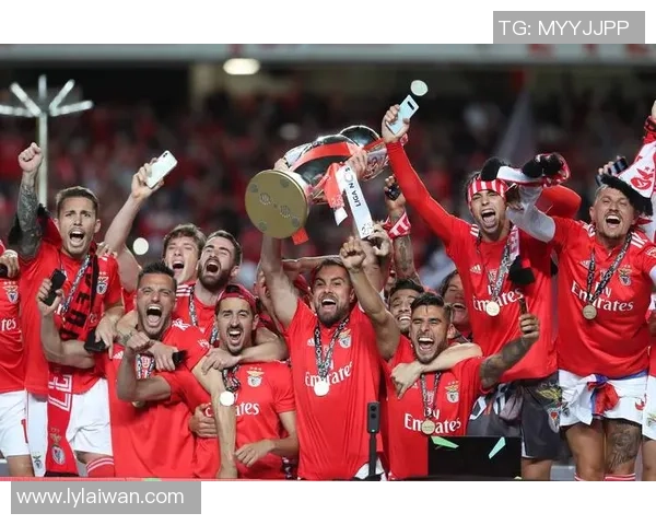 意甲激战：本菲卡大胜巴黎圣日耳曼红牌事件引发全场热议与数据分析