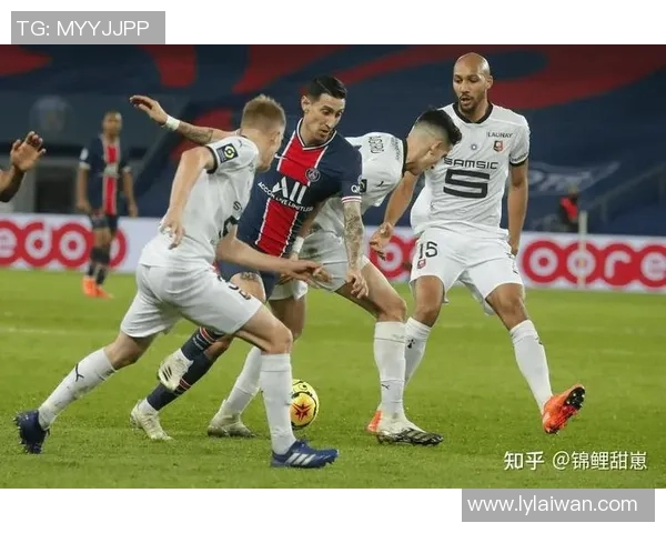 英超焦点战巴黎圣日耳曼与曼联互交白卷乌龙球引发争议判罚全场沸腾 英超焦点战巴黎圣日耳曼与曼联互交白卷乌龙球引发争议判罚全场沸腾