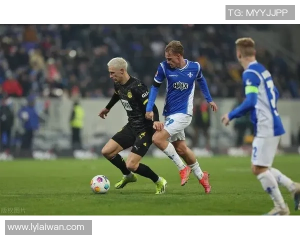 德甲激情对决:多特蒙德大胜阿森纳引发争议判罚热议 德甲激情对决:多特蒙德大胜阿森纳引发争议判罚热议