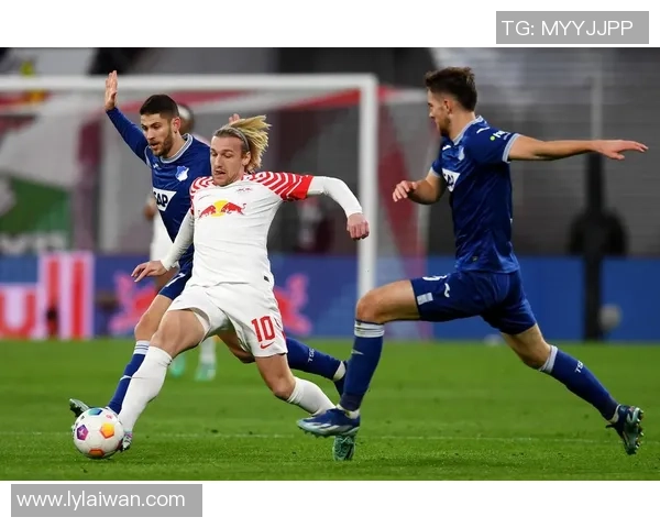 德甲精彩对决莱比锡完胜曼联战术解析与绝杀瞬间回顾 德甲精彩对决莱比锡完胜曼联战术解析与绝杀瞬间回顾