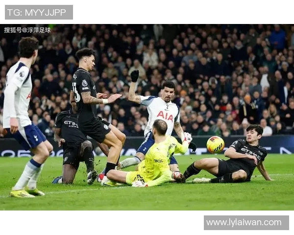 欧冠激战莱比锡与曼城战成平局乌龙球引发争议判罚引爆全场气氛