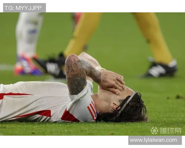 国王杯激战尤文图斯与AC米兰战平乌龙球瞬间引发全场热议与欢呼 国王杯激战尤文图斯与AC米兰战平乌龙球瞬间引发全场热议与欢呼