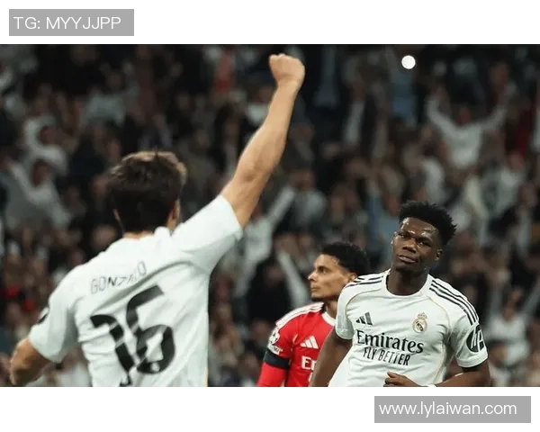 英超激战:那不勒斯逆转皇马6比2争议判罚引发全场热议 英超激战:那不勒斯逆转皇马6比2争议判罚引发全场热议