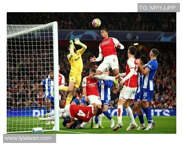 波尔图大胜阿森纳五球狂潮足总杯赛场引发热烈反响 波尔图大胜阿森纳五球狂潮足总杯赛场引发热烈反响