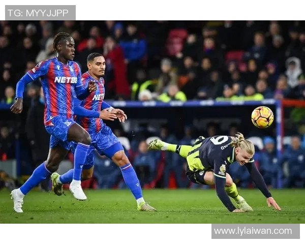 英超激战:尤文图斯3-0曼城红牌争议引发全场热议 英超激战:尤文图斯3-0曼城红牌争议引发全场热议